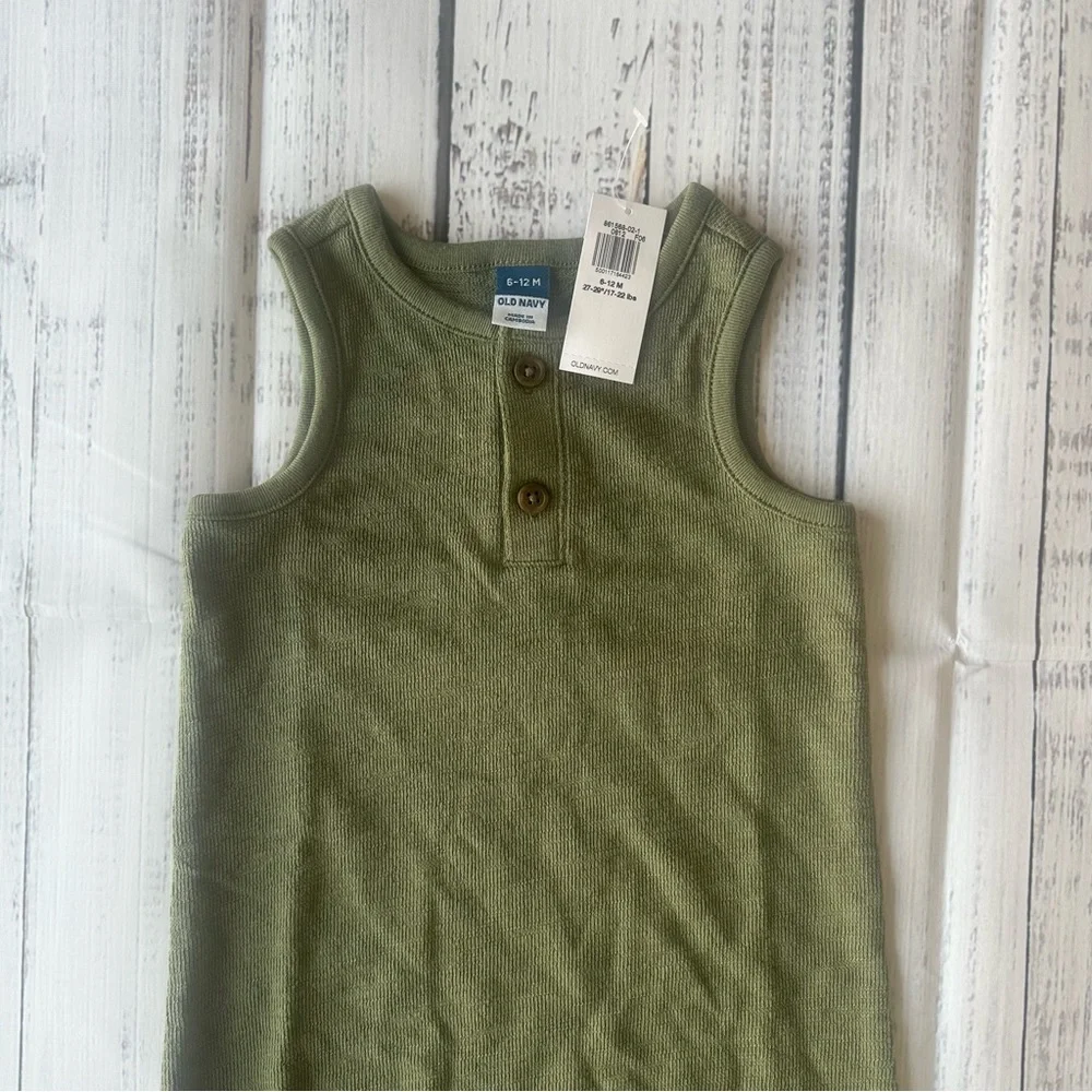 Old Navy Unisex Sleeveless olive green one piece size 6-12 months